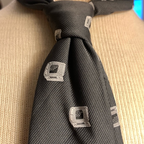 RETRO 80’s EARLY APPLE MAC PC PERSONAL COMPUTER TECH GEEK COMPUTER NERD - Picture 1 of 11